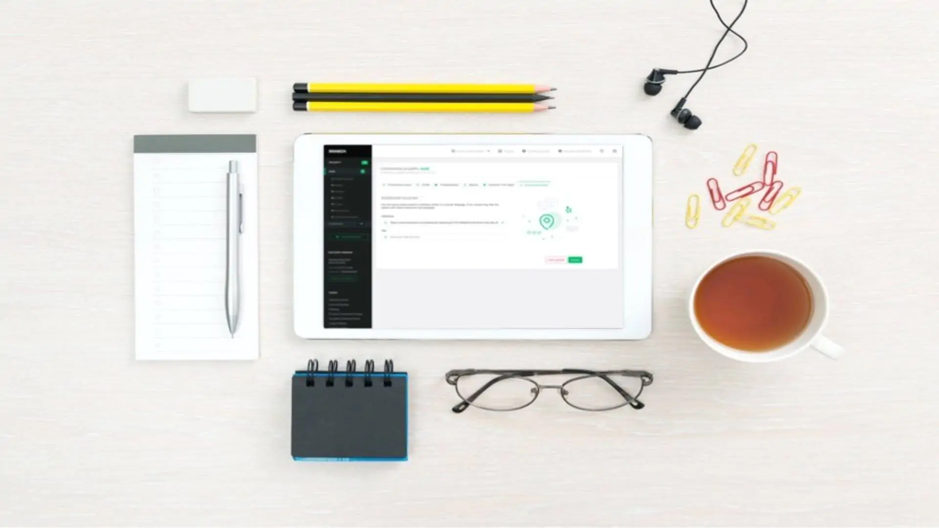 Grafika do wpisu na temat nowej funkcji Brand24 – monitoring TripAdvisor i Yelp.